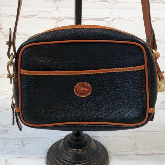 Dooney & Bourke Handbags - Dooney & Bourke leather crossbody bag! Like new!